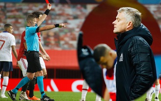 Man United 1-3 PSG | Fred nhận thẻ đỏ, HLV Solskjaer nói thế này về trọng tài