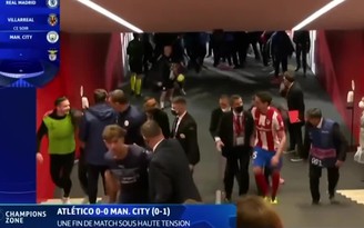 Xem hai đội Atletico Madrid và Manchester City choảng nhau trong đường hầm