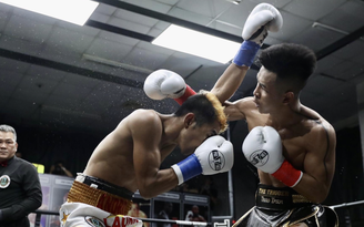 Xem trọn trận Trần Văn Thảo thắng knock-out võ sĩ Philippines để giành đai IBA thế giới