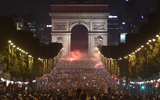Paris trẩy hội sau khi Pháp vào chung kết World Cup 2018