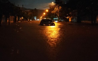 Bình Định: Mưa lớn gây ngập cục bộ nhiều nơi ở phố biển Quy Nhơn