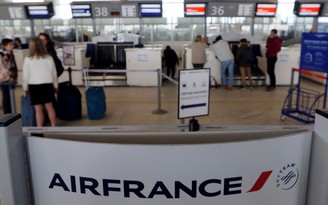 Nhân viên Air France đình công, có phải đòi quyền lợi quá đáng?