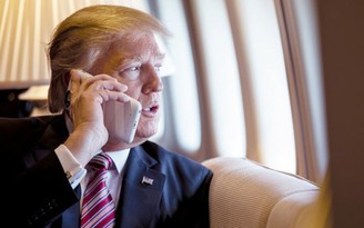 Trung Quốc ‘khuyên’ Tổng thống Trump xài điện thoại Huawei thay iPhone