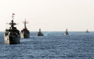 Tổng thống Trump dọa nổ súng, hải quân Iran vẫn tiếp tục hoạt động ở vùng Vịnh