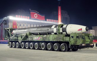 Triều Tiên trình làng tên lửa liên lục địa 'quái vật'