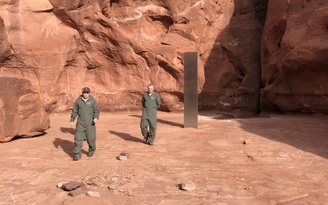 Trụ kim loại bí ẩn ở sa mạc Mỹ gây xôn xao dân mạng