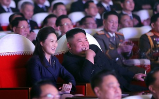 Phu nhân lãnh đạo Kim Jong-un xuất hiện sau hơn 1 năm