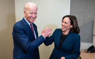 Nhầm lẫn hài hước: ông Biden gọi bà Harris là tổng thống Mỹ