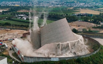 Xem vụ nổ 'hoành tráng phá hủy nhà máy điện tại Đức