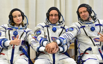Người đẹp Nga đầu tiên làm phim trong không gian khoe kiểu tóc ngộ nghĩnh trên trạm ISS