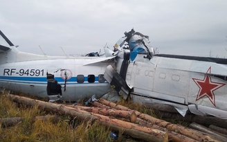 Hiện trường máy bay chở người nhảy dù gãy đôi, 16 người thiệt mạng tại Nga