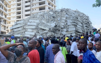 Công trình chung cư sập như nấm mồ tại Nigeria, 100 người có thể đã mắc kẹt