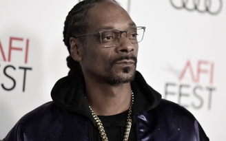 Snoop Dogg, rapper từng hợp tác Sơn Tùng M-TP, bị vũ công tố tấn công tình dục