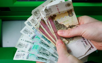Đồng rúp Nga tăng giá trở lại, cấm vận không có tác dụng?