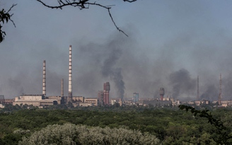 Nhiều binh sĩ Ukraine ra hàng tại Severodonetsk, Nga nối lại hoạt động quân sự gần Izium