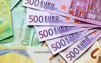 Lần đầu sau 20 năm, đồng euro rớt giá xuống gần bằng đồng USD