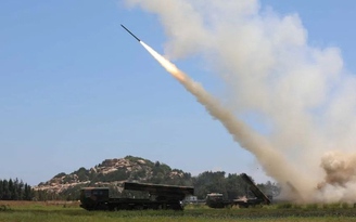 Trung Quốc bắn tên lửa 'bay ngang Đài Loan' trong tập trận giữa căng thẳng