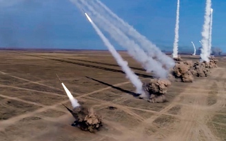 Nga đang sử dụng tên lửa mới nhất và cũ nhất ra sao tại Ukraine?