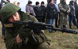 Người dân Nga vùng biên giới hào hứng tham gia huấn luyện quân sự