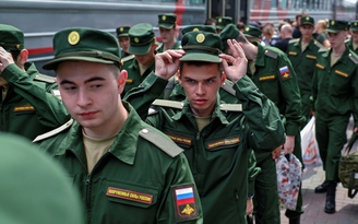 Tổng thống Putin cho sinh viên vùng Donbass xuất ngũ đi học lại