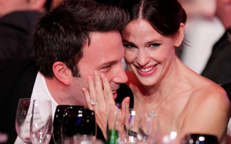 Ben Affleck và Jennifer Garner chính thức đệ đơn ly hôn Ben Affleck và Jennifer Garner chính thức đệ đơn ly hôn