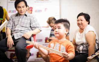 Kim Tử Long, Trinh Trinh dẫn con trai 2 tuổi đi hát cải lương