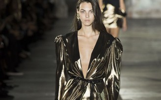 BST của Saint Laurent: Gợi cảm và táo bạo BST của Saint Laurent: Gợi cảm và táo bạo