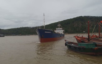 Tìm thấy 7 thuyền viên trên tàu chở than bị chìm tại Nghệ An