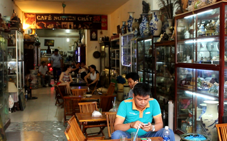 Quán cà phê chỉ dành riêng cho giới mê đồ cổ ở Sài Gòn