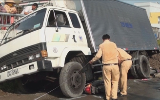 Xe tải tuột dốc, 1 người chết, 3 người bị thương