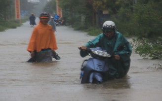 Thủy điện tiếp tục xả lũ, hàng ngàn nhà dân vùng hạ du Quảng Nam bị ngập sâu