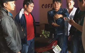 Bắt nghi phạm giật dây chuyền của người đi đám cưới