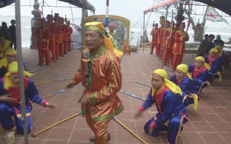 Lễ hội cầu ngư của làng chài giữ 6 sắc phong vua triều Nguyễn