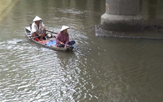 Tận diệt cá trên kênh Nhiêu Lộc – Thị Nghè
