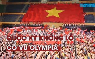 Quốc kỳ khổng lồ ở Đà Nẵng tiếp sức cho nhà leo núi Olympia