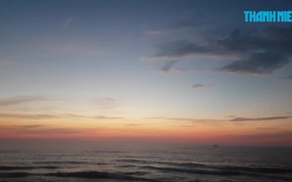 Xuống biển, ngắm… núi!