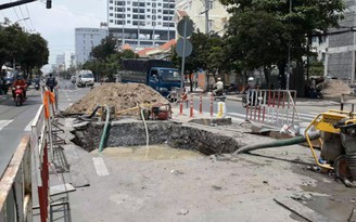 Đột nhiên xuất hiện hố “tử thần” trên đường Huỳnh Tấn Phát