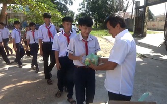 Ông Đoàn Ngọc Hải hứa tặng suất du lịch Malaysia cho học sinh Phú Quốc
