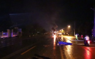 Khoảnh khắc tai nạn thảm kịch đêm mưa, hai người chết thương tâm trên Quốc lộ 14