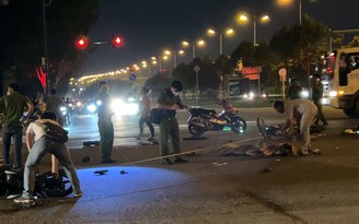 Xa lộ Hà Nội ùn ứ vì tai nạn chết người giữa hai xe máy