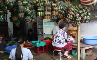 Ba thế hệ giữ nghề làm nem, chả, tré ở Huế
