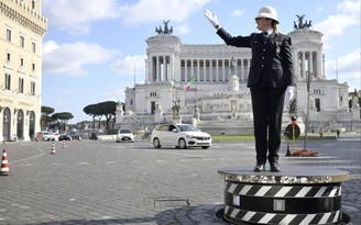 Vì sao dân thành Rome lại vui khi thấy cảnh sát giao thông?
