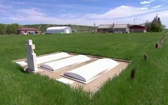 Phát hiện thêm 751 ngôi mộ ở trường nội trú, Canada đau lòng vì quá khứ ngược đãi người bản địa