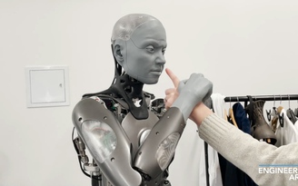 'Robot người' phản ứng ra sao khi bị 'đụng chạm'?