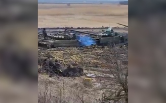 Xem hơn chục xe tăng Nga sa lầy giữa cuộc tập trận