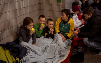Người Ukraine kể về hầm trú ẩn: 'Nơi đó lạnh lắm'