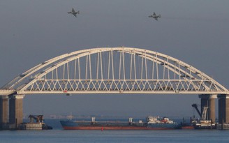 Tướng Ukraine đe dọa phá hủy cầu dài nhất châu Âu nối Nga với Crimea