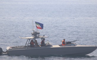 Chiến hạm Mỹ chạm trán xuồng cao tốc Vệ binh Cách mạng Iran, lên án hoạt động 'thiếu an toàn'