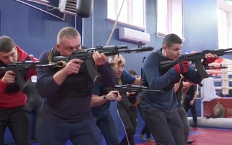 Người Nga đi học quân sự vì xung đột ở Ukraine: 'Không phải chuyện chơi game Counter-Strike'
