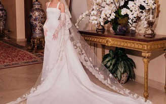 Nàng dâu nhà David - Victoria Beckham diện váy cưới Valentino đẹp như một tác phẩm nghệ thuật Nàng dâu nhà David - Victoria Beckham diện váy cưới Valentino đẹp như một tác phẩm nghệ thuật